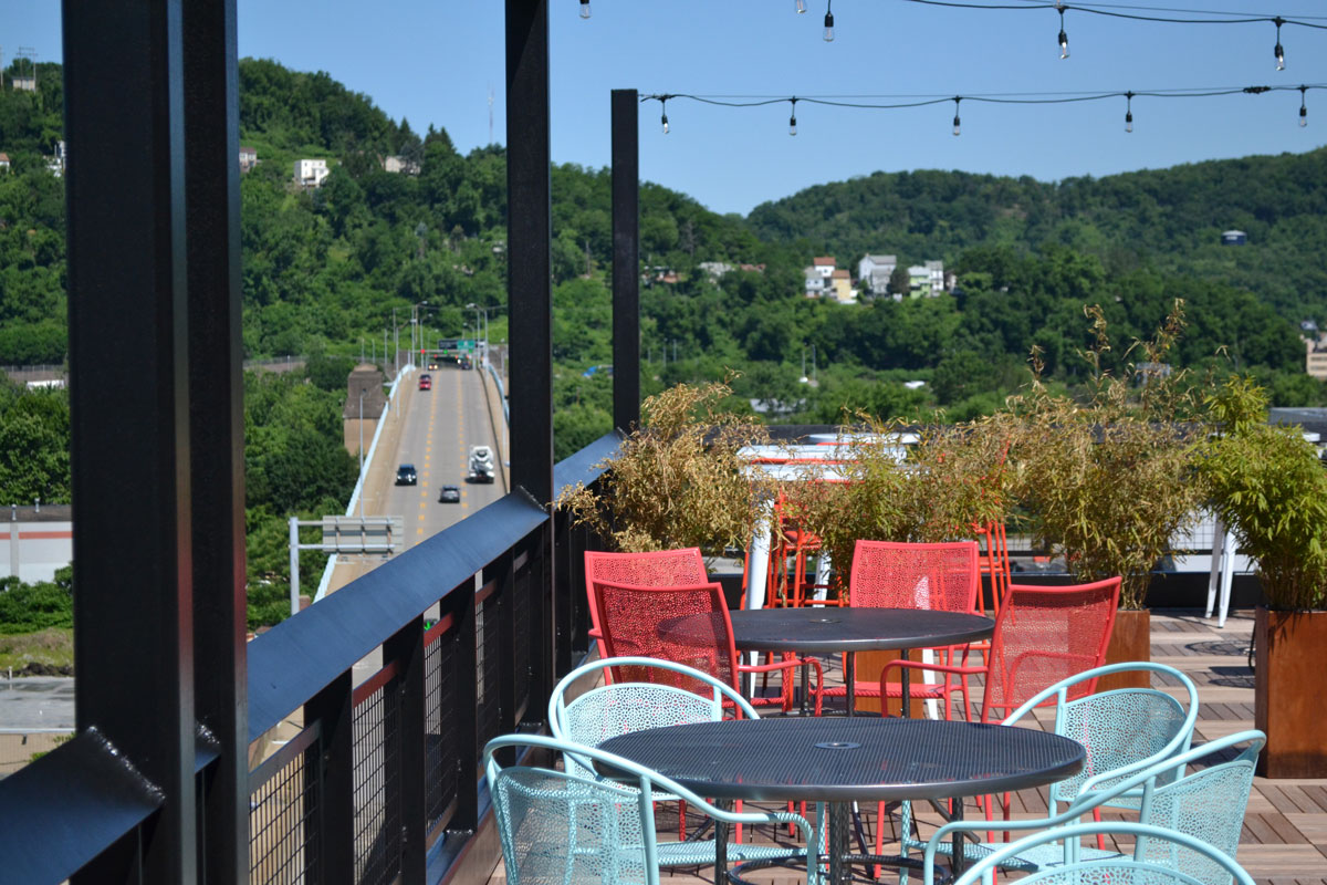 TRYP Pittsburgh Lawrenceville TRYP by Wyndham hotel 40th Street Bridge - Over Eden rooftop restaurant view